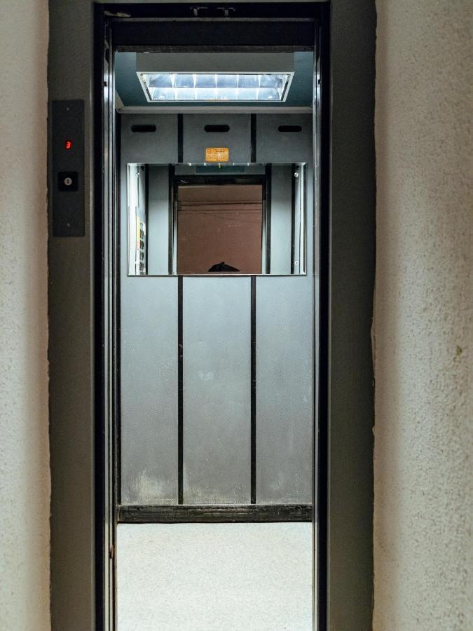 Central Modern Design Apartment Bukarest Exterior foto